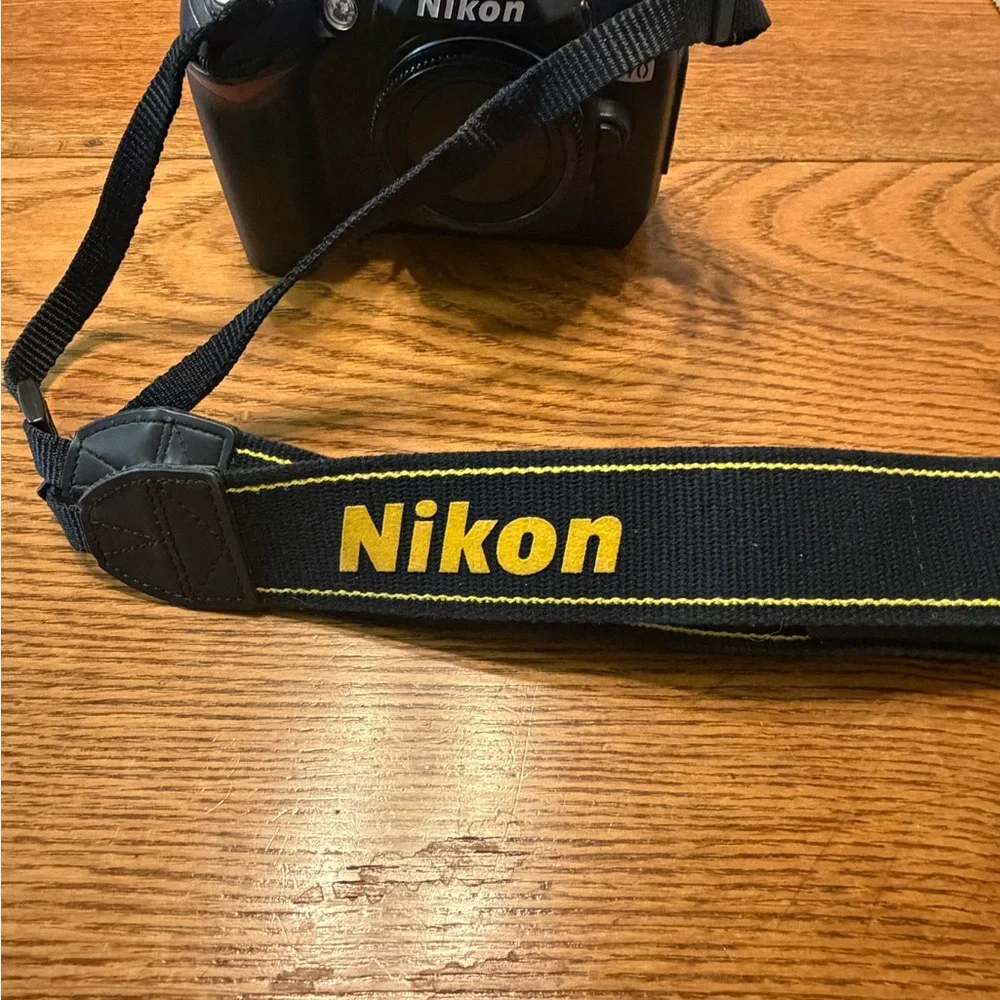 Nikon camera & accessories with Vintage Quantaray padded camera bag NOT TESTED